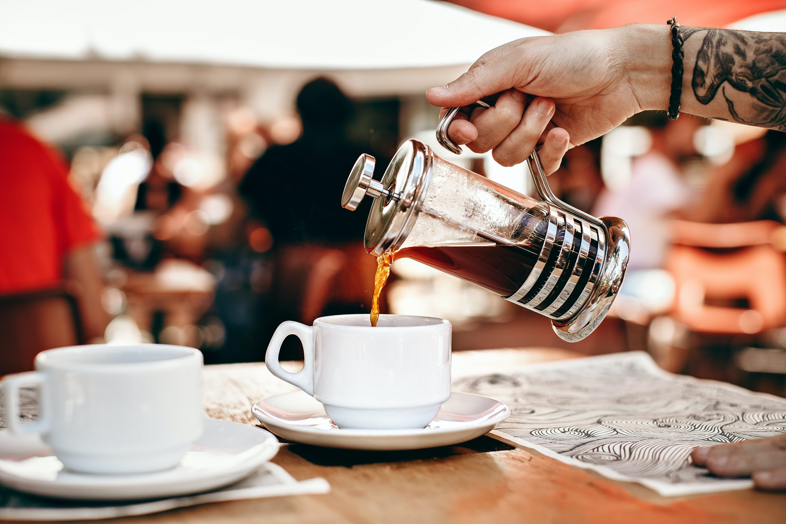 Using a French press or cafetière to brew coffee